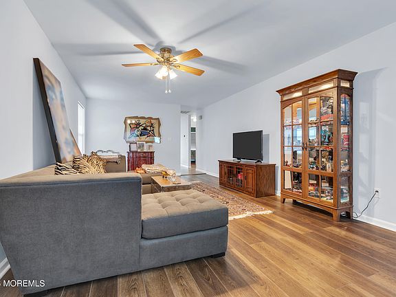 5th image of 1428 Petunia Way S