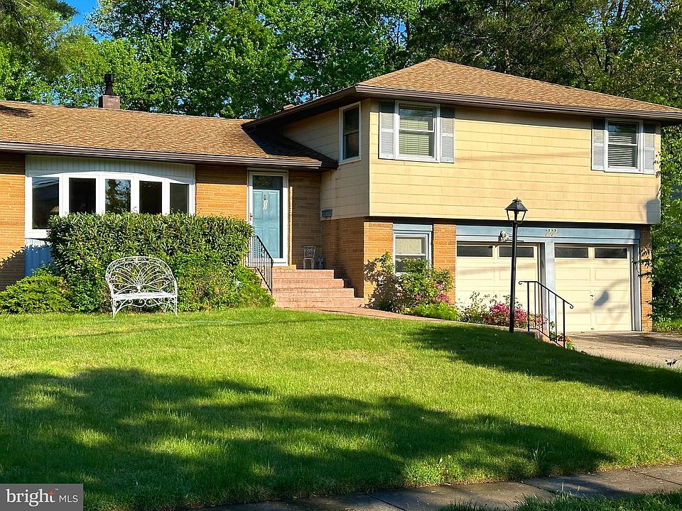 1st image of 22 Knollwood Dr
