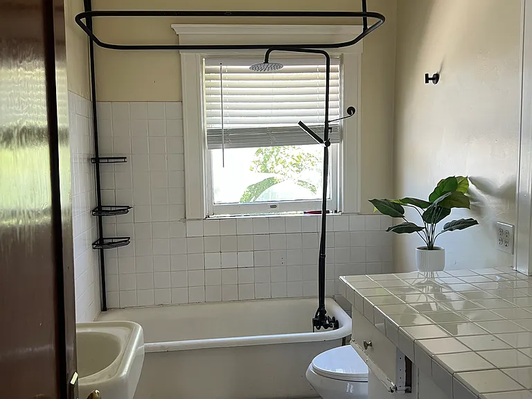 1929 D St #6 — Photo 9