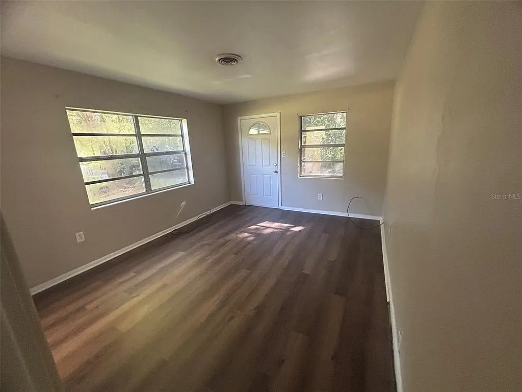 1 bed, 1.0 bath, 492 sqft, $1,200 — Photo 2