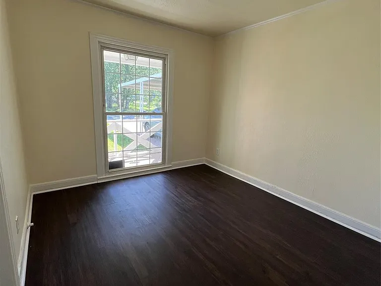 2218 2nd St — Photo 3