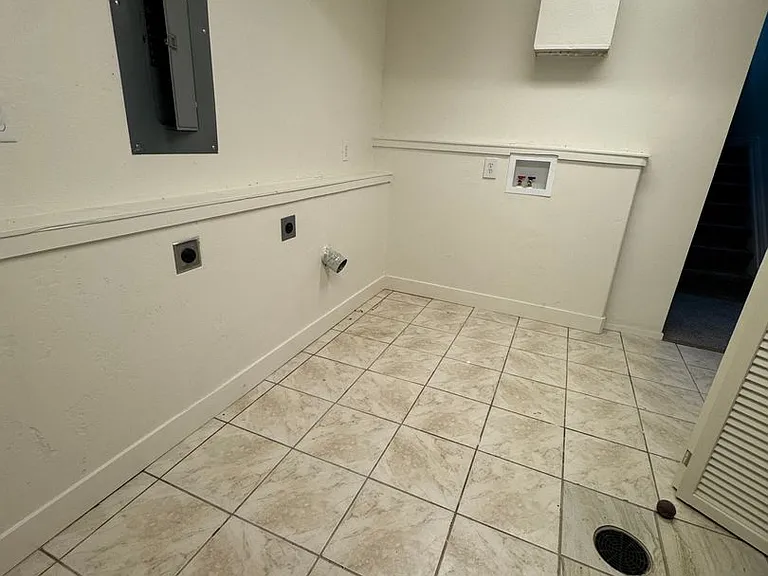 754 W 4000 N — Photo 15