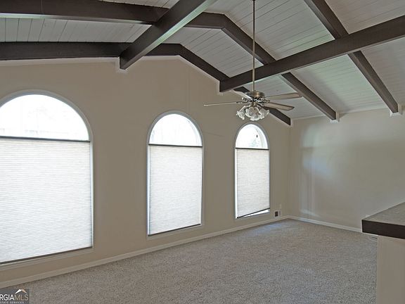 5th image of 305 Pinemount Dr