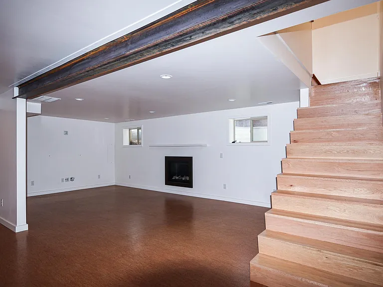1859 E Hillcrest Ave — Photo 16