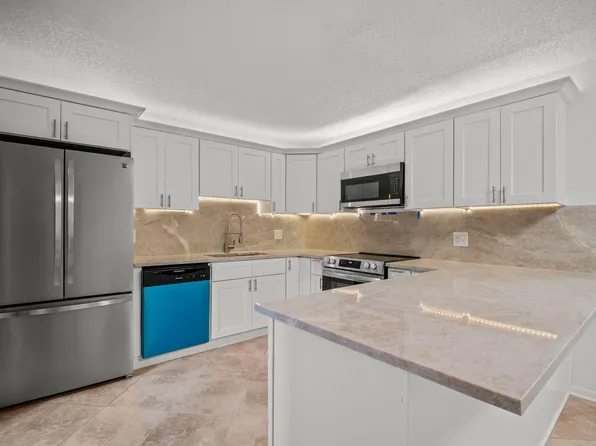 1703 Park Meadows Dr APT 4, Fort Myers, FL 33907