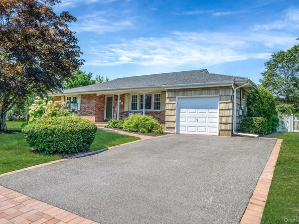 100 Barrett Avenue, Bayport, NY 11705