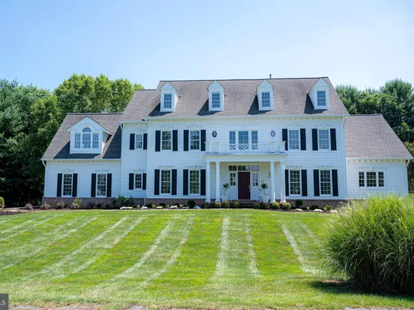 333 Sinegar Pl, Great Falls, VA 22066