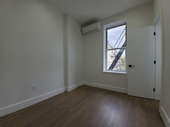3rd image of 89 Wyckoff Ave #2