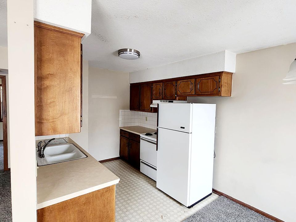 2nd image of 415 Windy Way APT 10