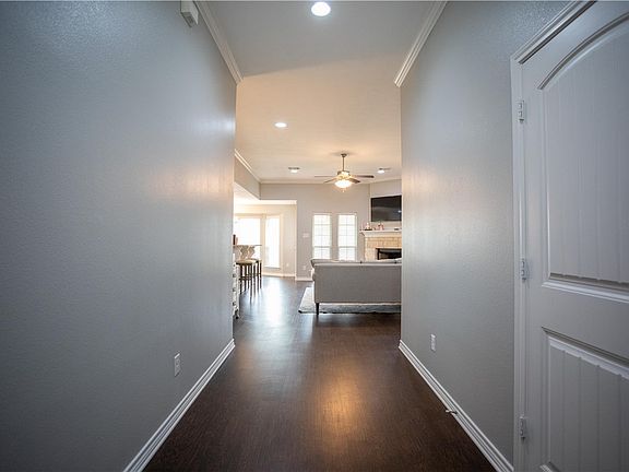 4th image of 921 Emerald Dove Ave