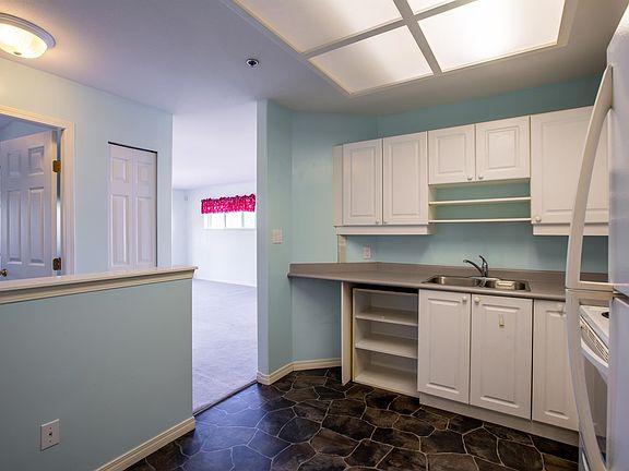 4th image of 5711 Mermaid St #201