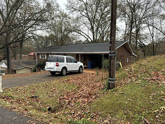 2nd image of 925 Boswell Dr