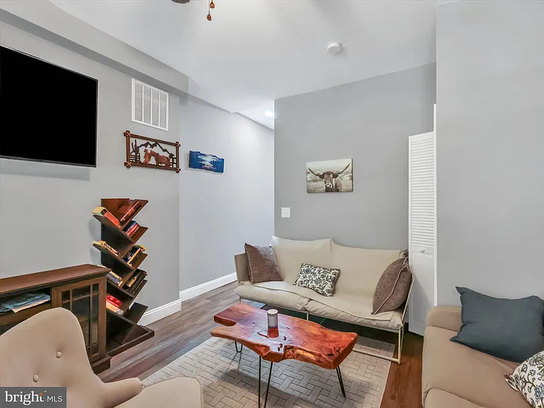 555 Presstman St — Photo 8