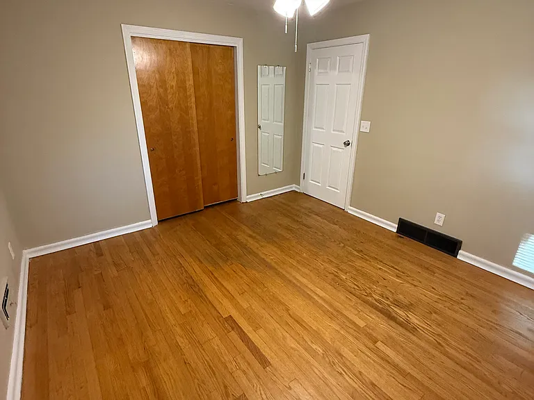 5400 Saint Gabriel Ln — Photo 20