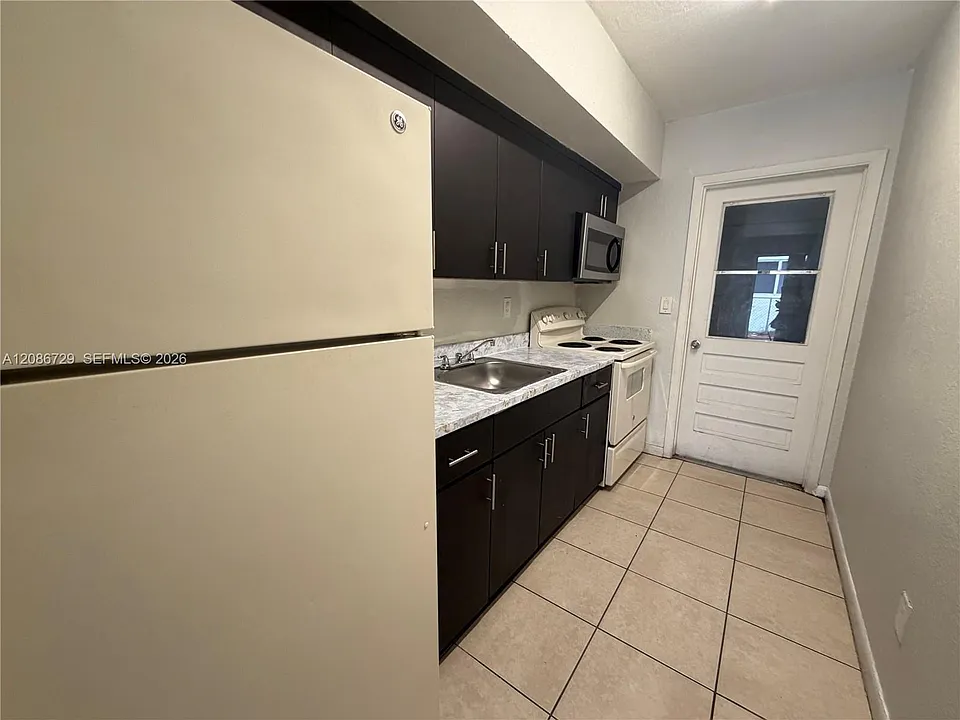 148 NW 14th Way #1