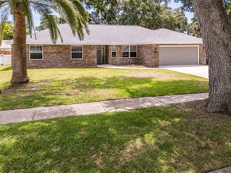 923 Sand Crest Dr — Photo 3