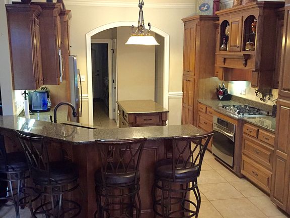 5th image of 303 Tottenham Ct