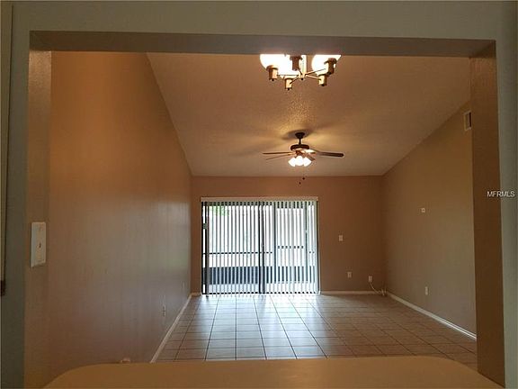 4th image of 52 Silver Falls Cir