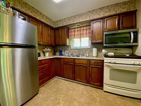 3rd image of 623 Georgetown Rd