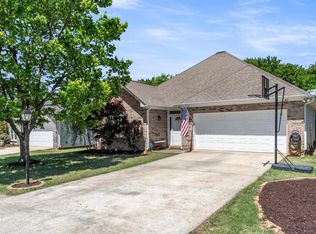 1011 Lexington Dr, Moody, AL 35004