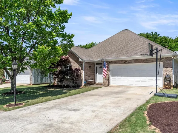1011 Lexington Dr, Moody, AL 35004