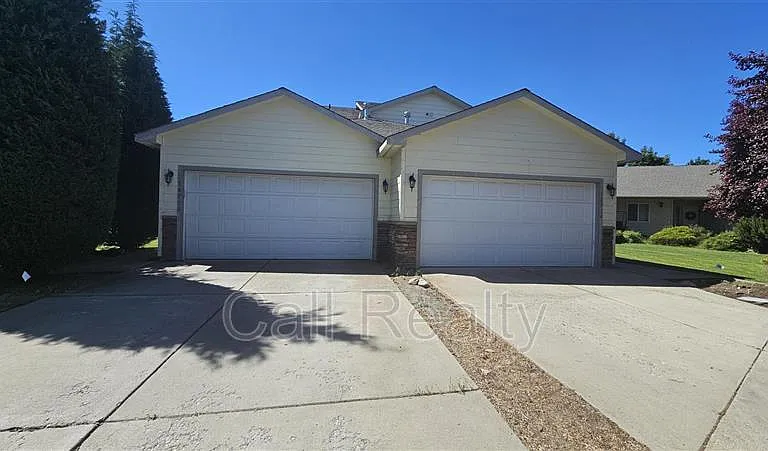 18716 E Augusta Ct — Photo 1