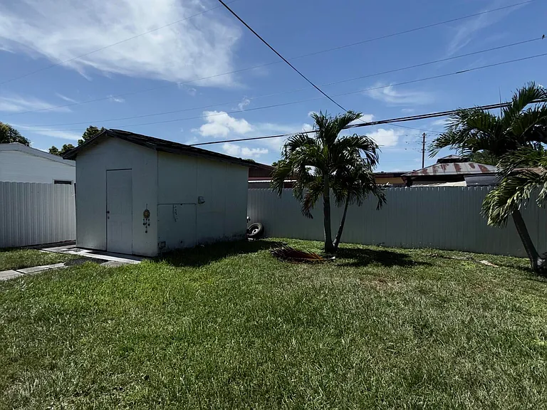 9235 SW 41st St — Photo 53