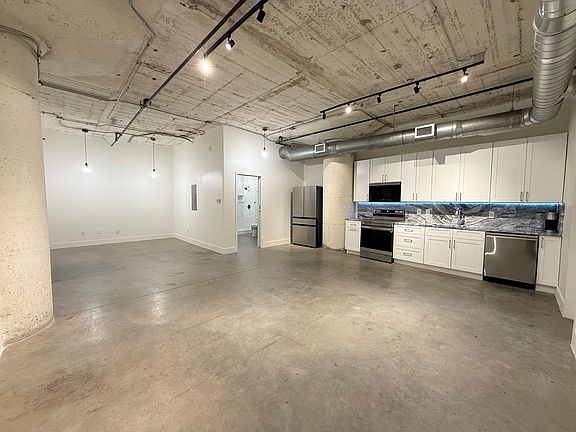 5th image of 1122 Jackson St APT 522