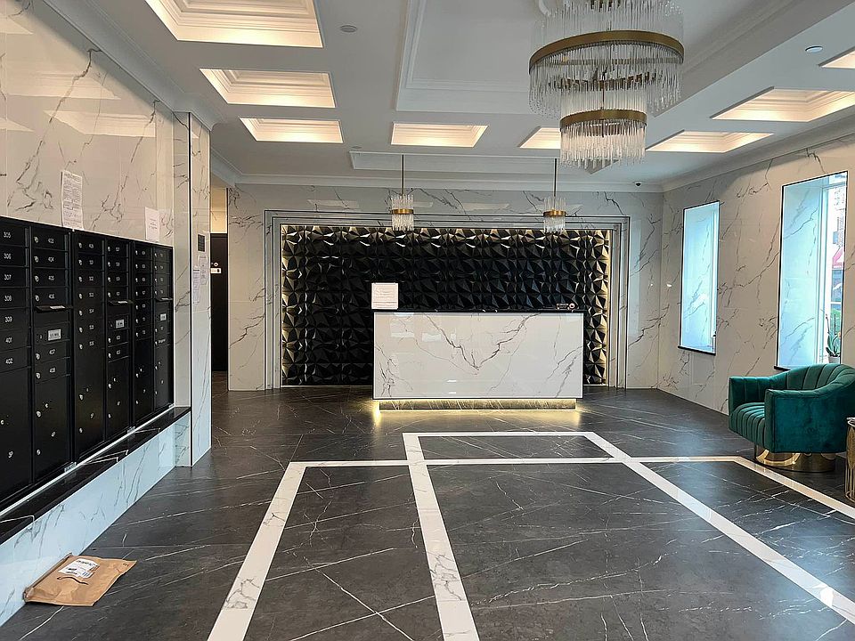 1st image of 398 Kings Hwy #404