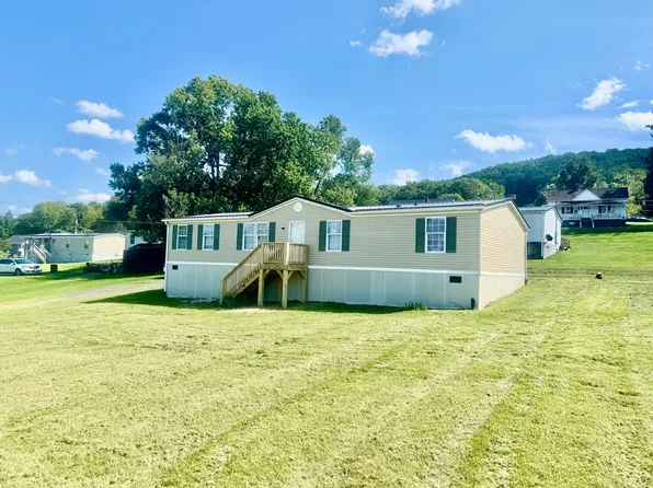159 Tower St, Pulaski, VA 24301