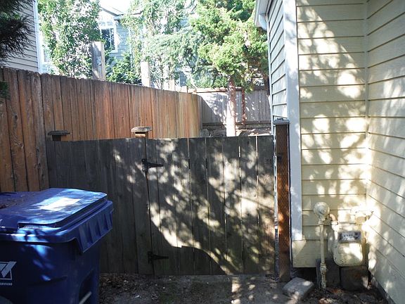 Fully enclosed side yard