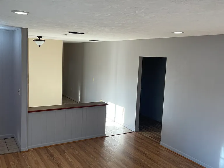 433 49th St W — Photo 10