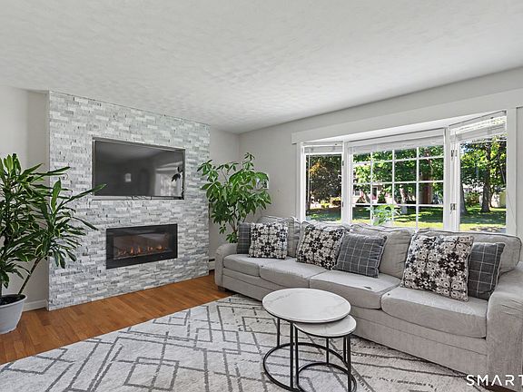 3rd image of 26 Glenwood Street
