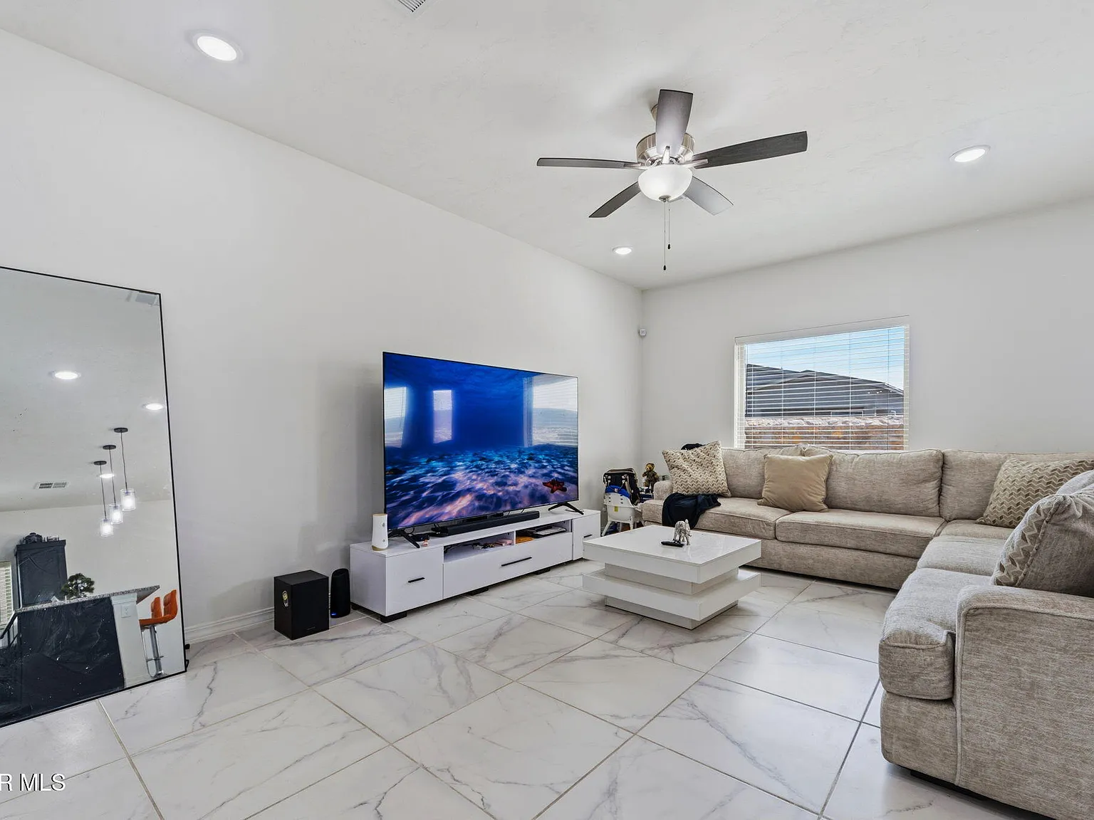 4 bed, 3.5 bath, 2018 sqft, $2,200 — Photo 4