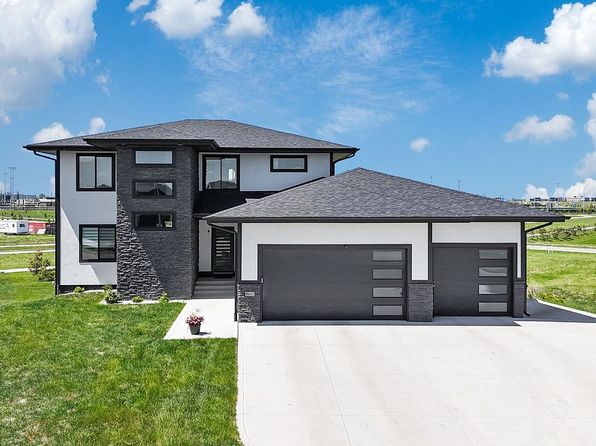 860 NW Frescott Cir