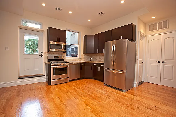 Rented by Weinstein Realty Group | media 16