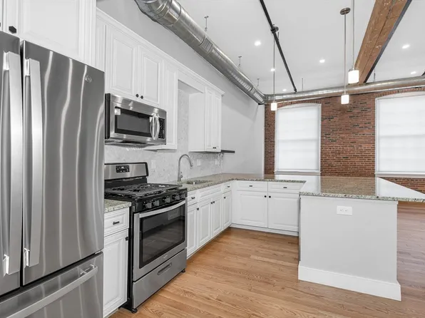 491 Dutton St #320, Lowell, MA 01854