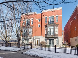 820 W University Ln UNIT 3B, Chicago, IL 60608