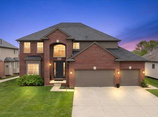50216 Ashperton Dr, Macomb, MI 48044