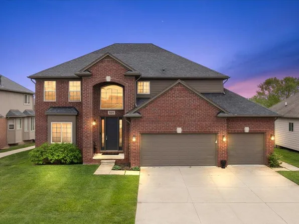 50216 Ashperton Dr, Macomb, MI 48044