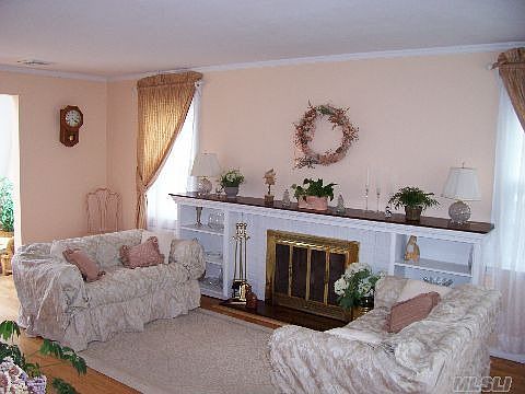 Living Room w/fireplace