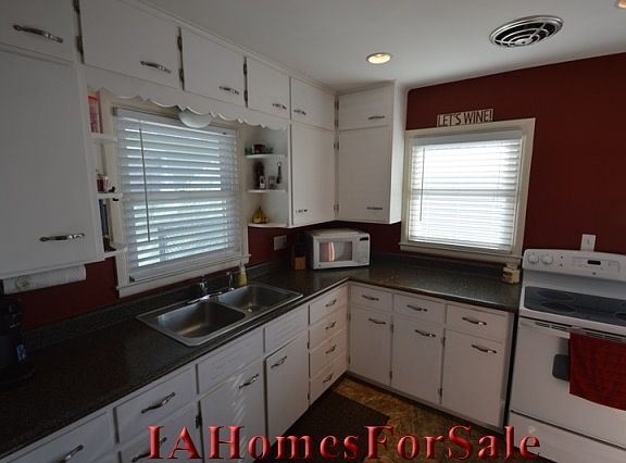 Lots of natural sunlight from windows give this area great lighting.