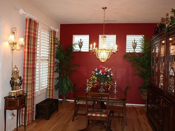 Amazing Dining Room w/hardwood floors thruout the whole downstairs