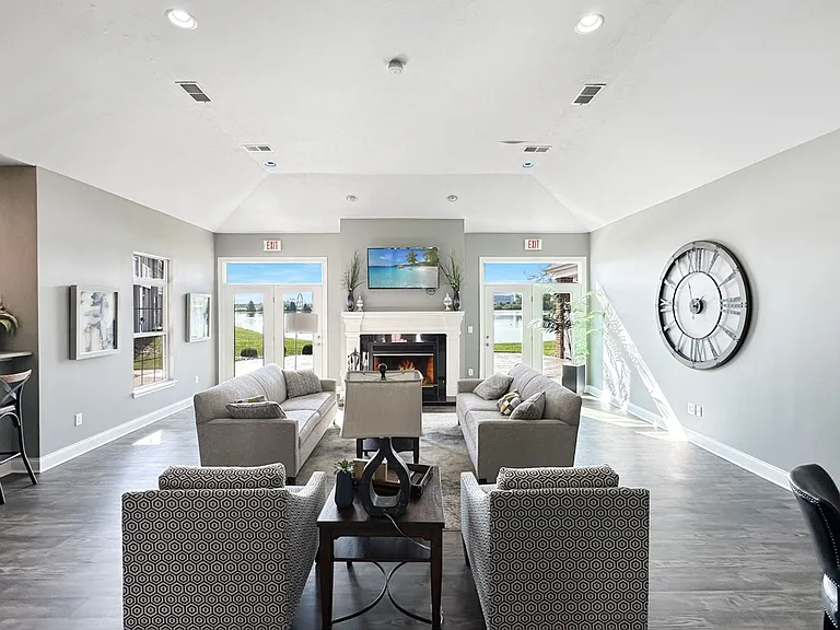 705 Beachfront Dr — Photo 9
