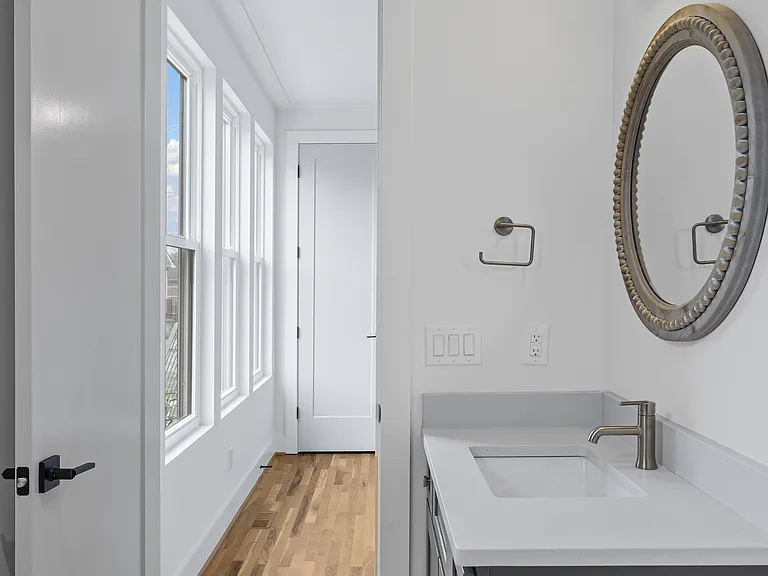 749B Alloway St — Photo 14