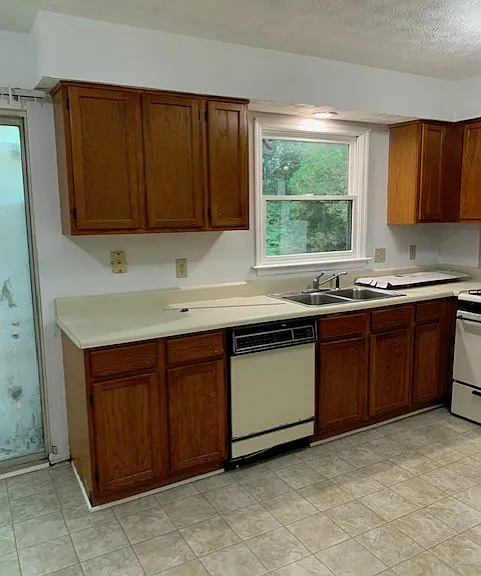 1050 Heatherwood Ct — Photo 7