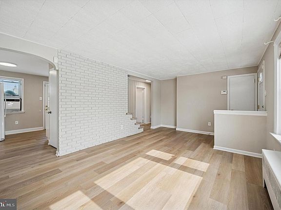 5th image of 513 Stewart Rd