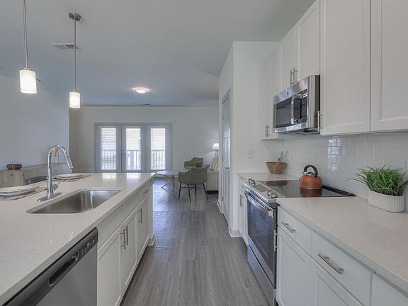 3rd image of 903 Cherokee Ave #2