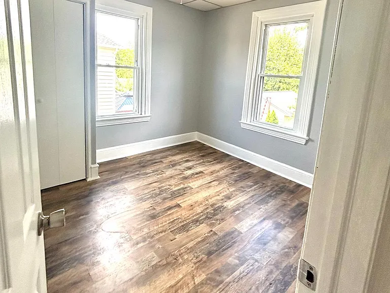 262 Crown Point Rd #B — Photo 5