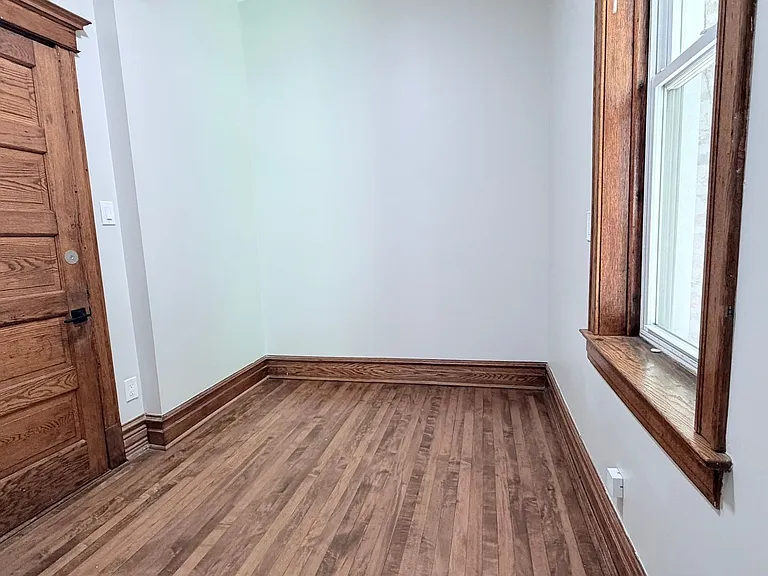 2615 S Lawndale Ave — Photo 7